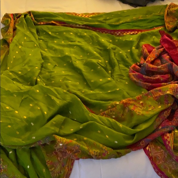 Very long authentic saree from India - Picture 2 of 4